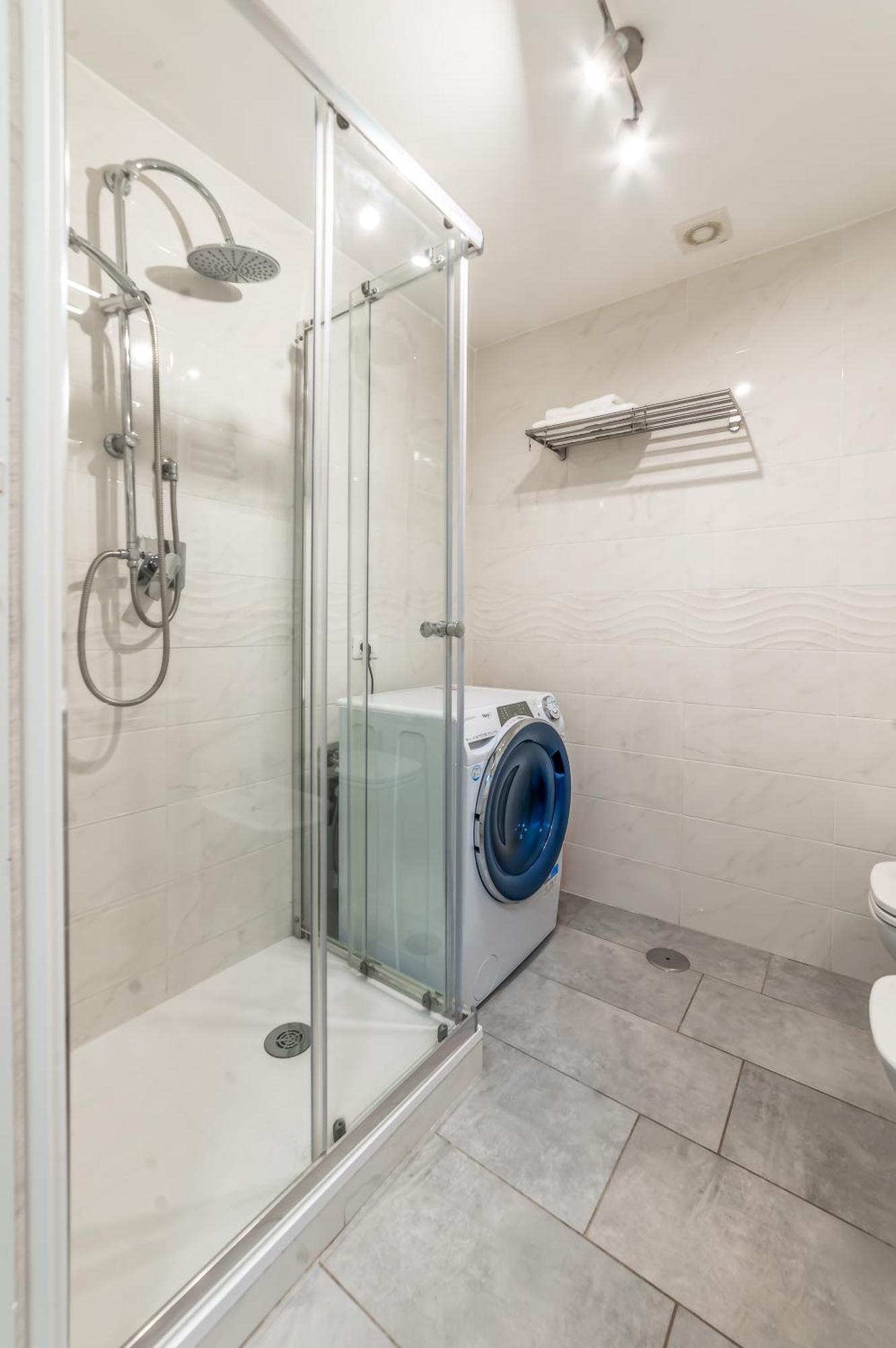 Benedetta Flat: Stylish & Cozy Roma